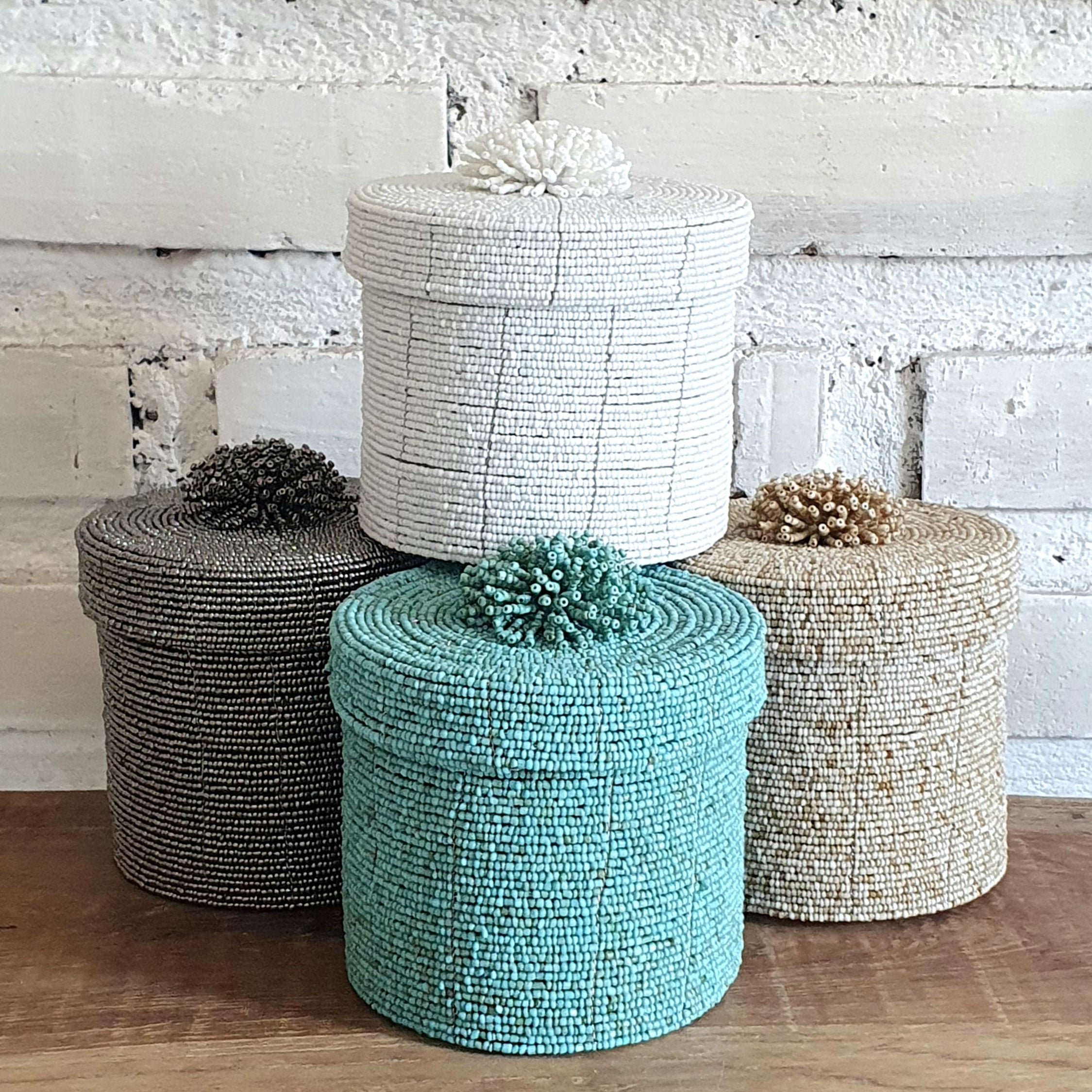 Handwoven Round Rattan Storage Box with Tassel｜Natural Wicker Organizer｜Boho Decorative Basket for Home Storage