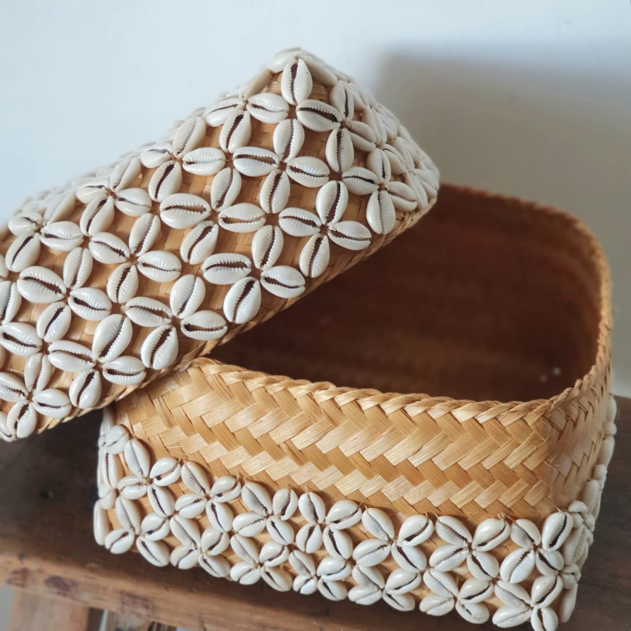 Handwoven Rattan Storage Box Set of 3 with Shell Decoration｜Natural Bamboo Organizer｜Boho Decorative Basket Boxes with Lids