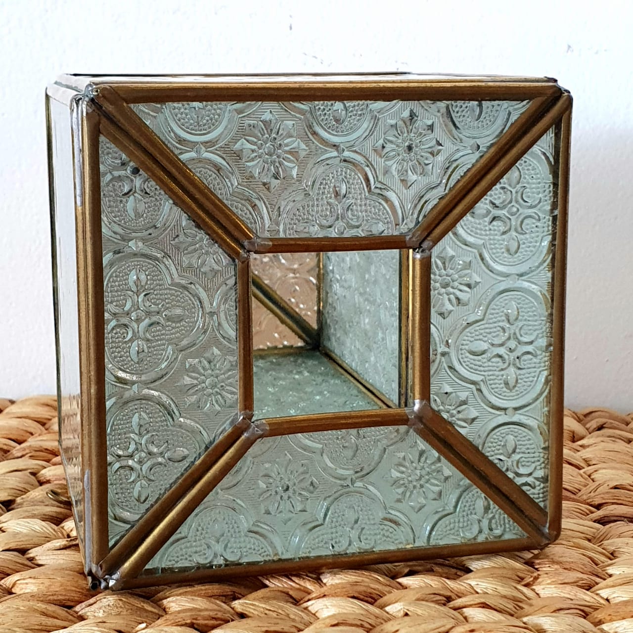 Vintage Embossed Glass Tissue Box｜Gold-Framed Square Tissue Holder｜Luxury Decorative Storage Box for Home & Office