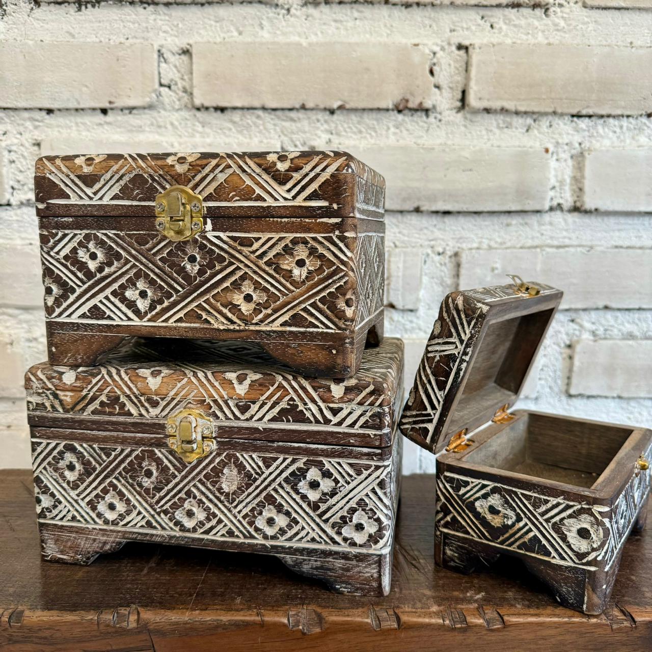 Vintage Carved Wooden Storage Box Set of 3 with Metal Latch｜Handcrafted Decorative Organizer｜Rustic Boho Wooden Keepsake Boxes