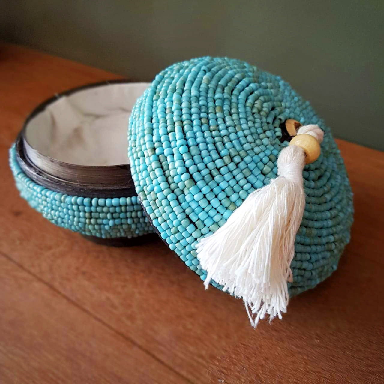 Handwoven Round Tassel Rattan Storage Box｜Boho Natural Wicker Organizer｜Decorative Small Keepsake Box (4 Colors Available)