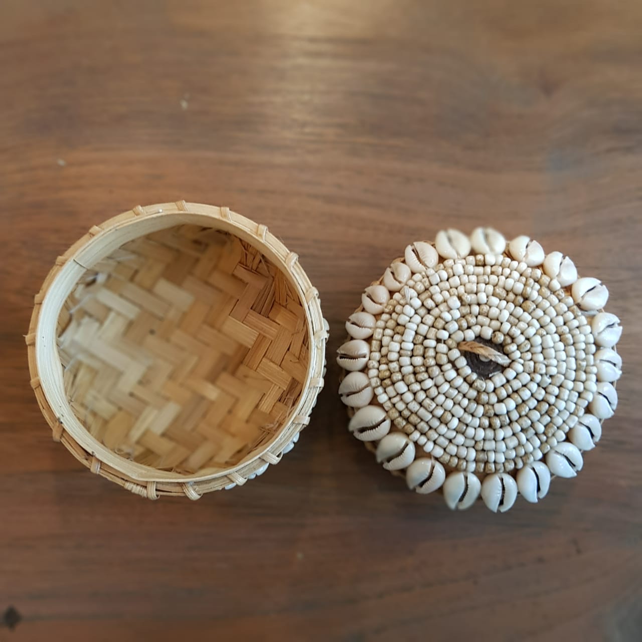 Handwoven Round Shell Storage Box Set of 3｜Boho Rattan Organizer｜Natural Decorative Baskets with Seashell Detail