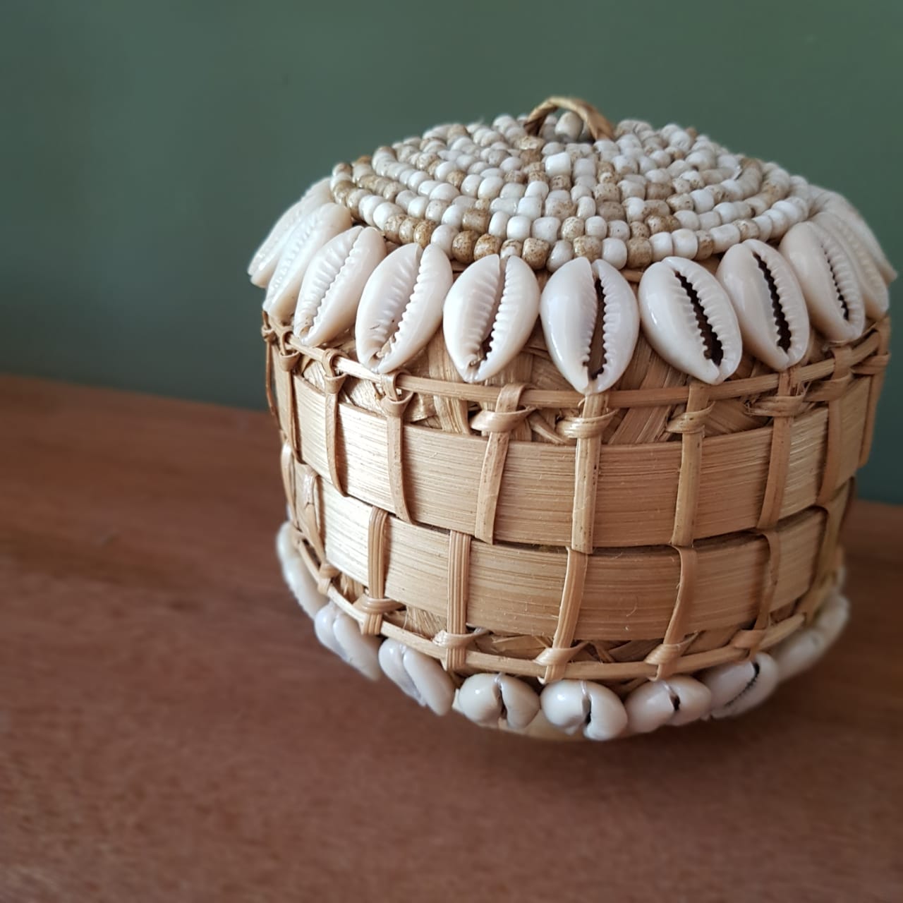 Handwoven Round Shell Storage Box Set of 3｜Boho Rattan Organizer｜Natural Decorative Baskets with Seashell Detail