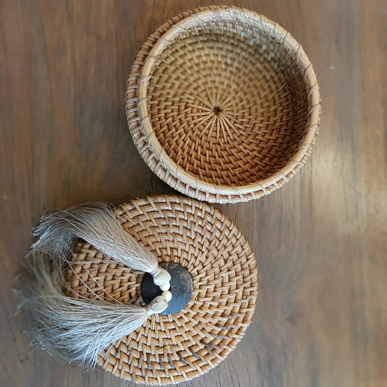 Handwoven Round Tassel Rattan Storage Box｜Boho Wicker Organizer｜Natural Decorative Container – Multiple Colors Available