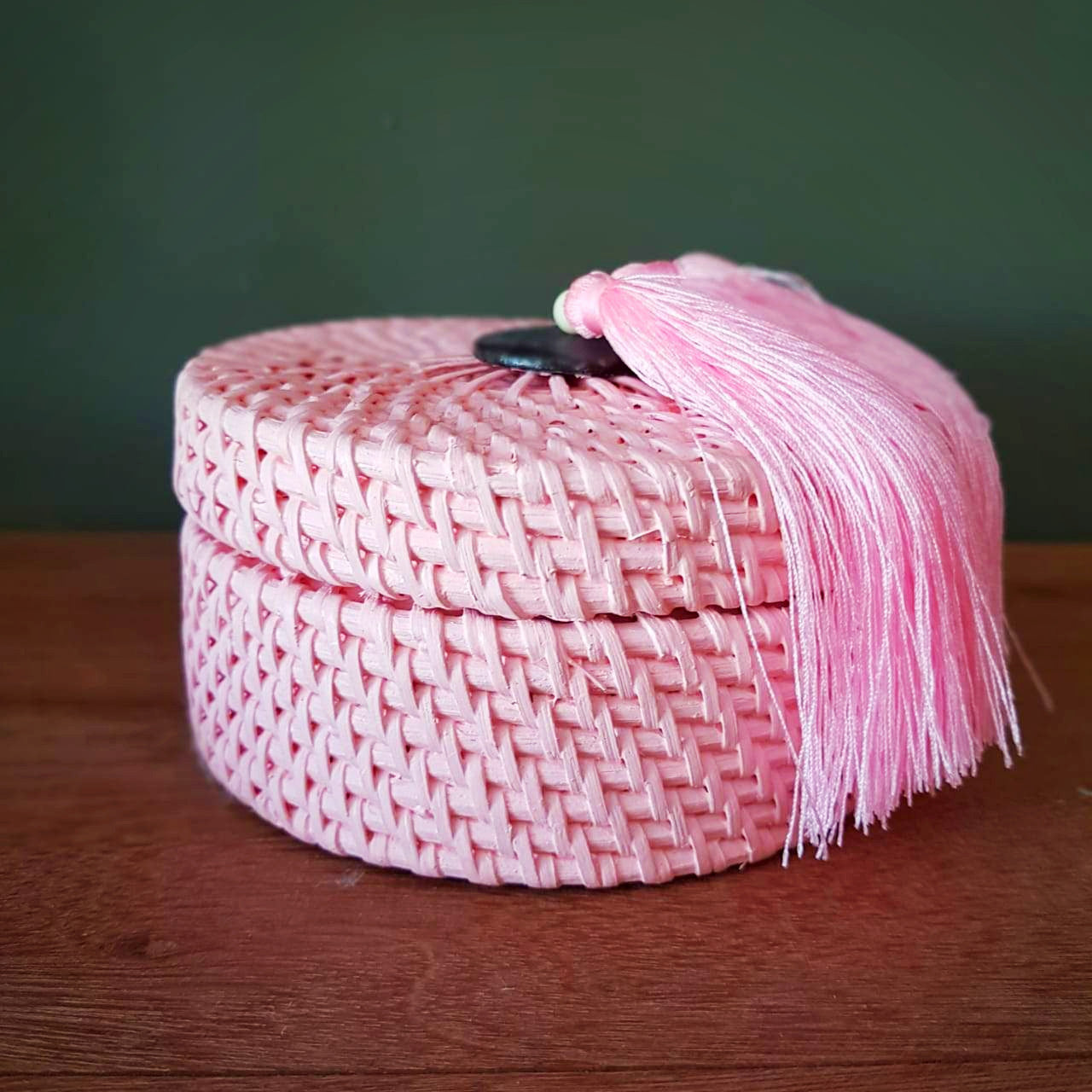 Handwoven Round Tassel Rattan Storage Box｜Boho Wicker Organizer｜Natural Decorative Container – Multiple Colors Available