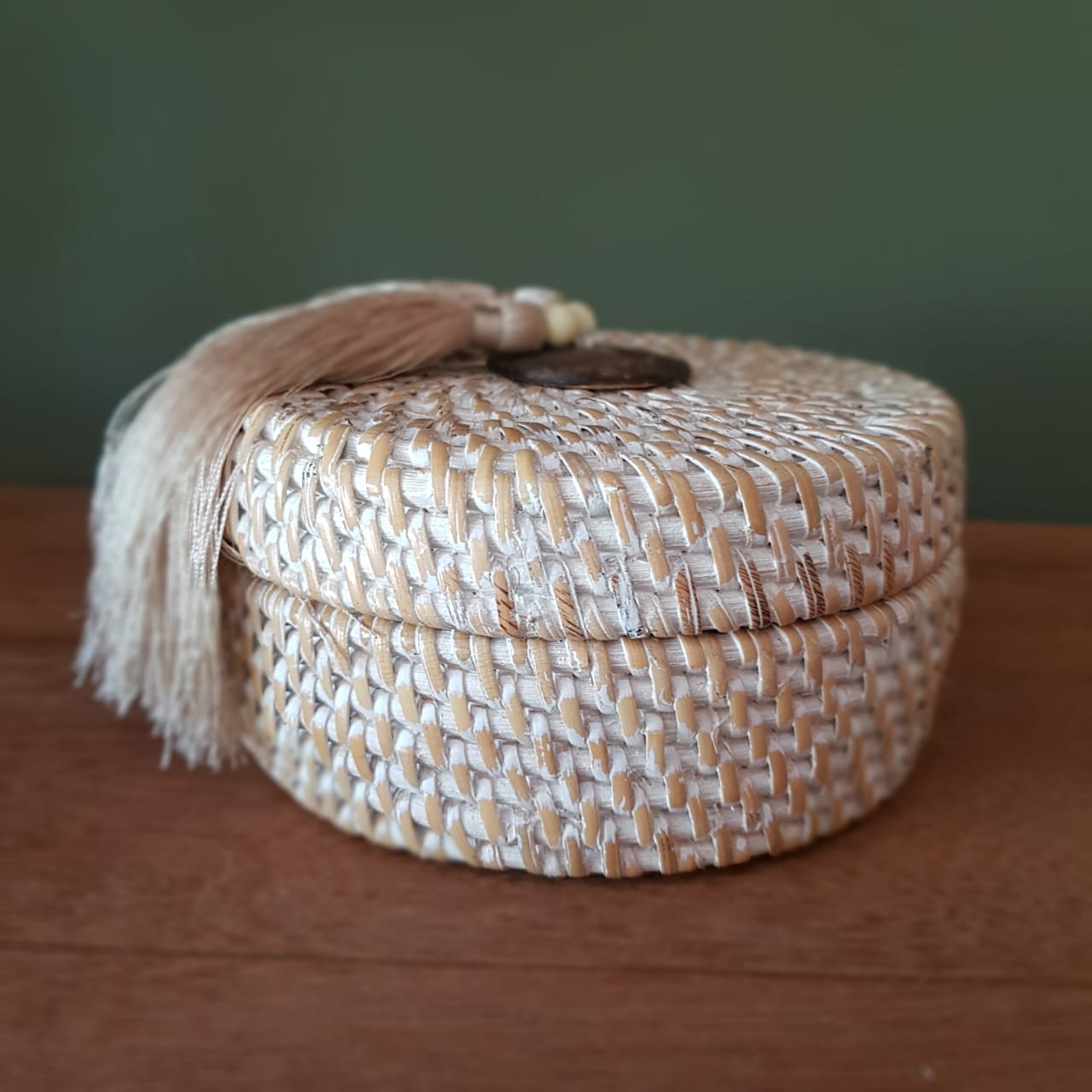 Handwoven Round Tassel Rattan Storage Box｜Boho Wicker Organizer｜Natural Decorative Container – Multiple Colors Available