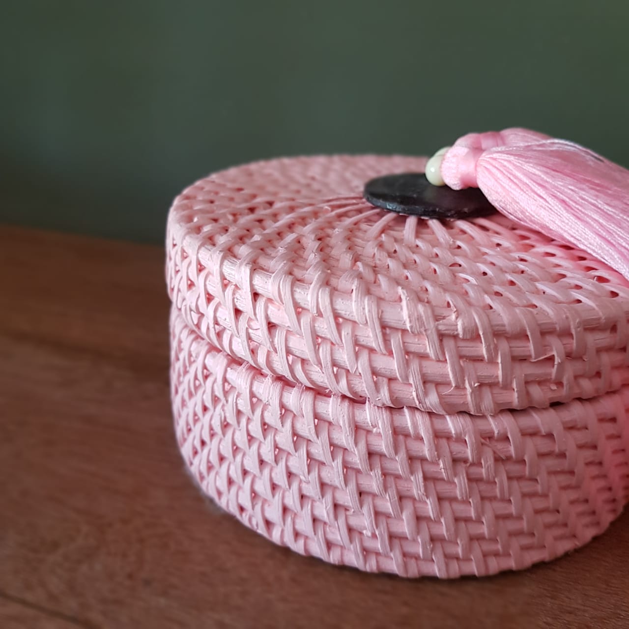 Handwoven Round Tassel Rattan Storage Box｜Boho Wicker Organizer｜Natural Decorative Container – Multiple Colors Available