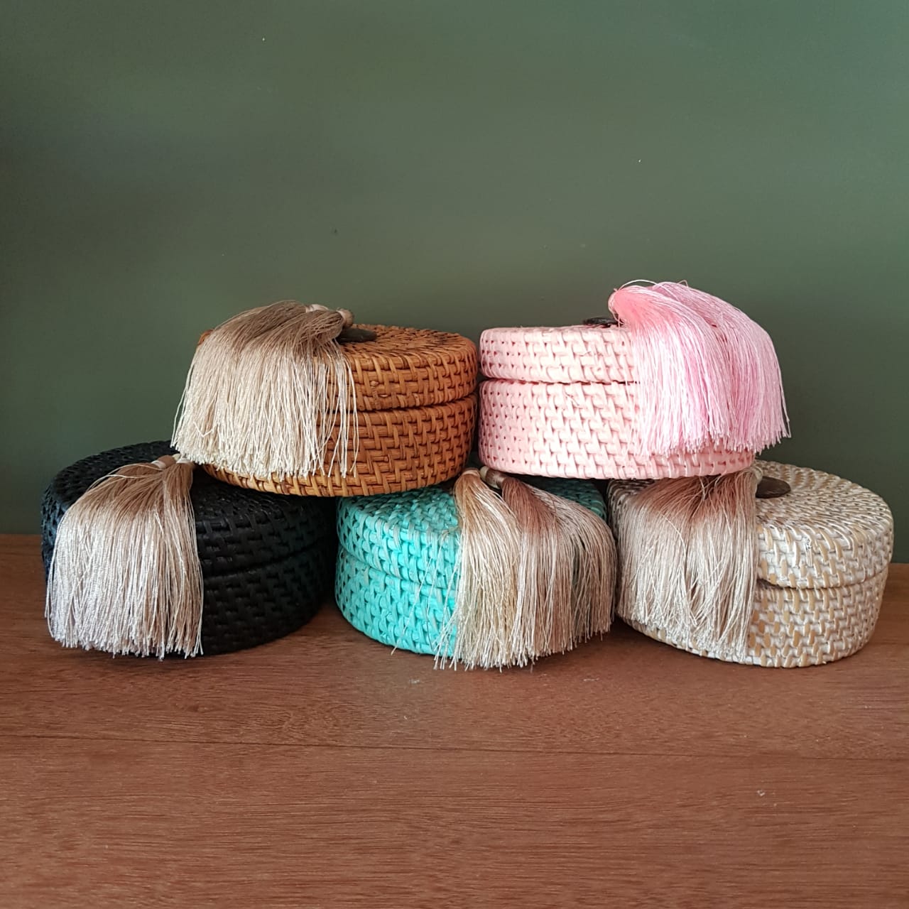 Handwoven Round Tassel Rattan Storage Box｜Boho Wicker Organizer｜Natural Decorative Container – Multiple Colors Available