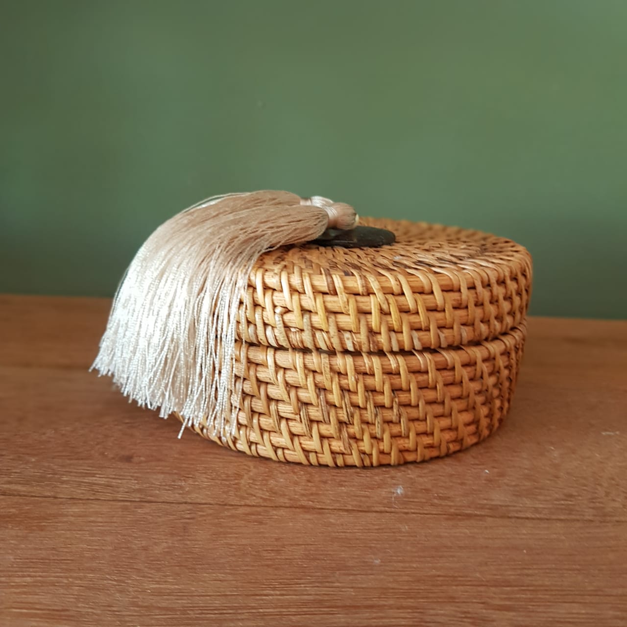 Handwoven Round Tassel Rattan Storage Box｜Boho Wicker Organizer｜Natural Decorative Container – Multiple Colors Available