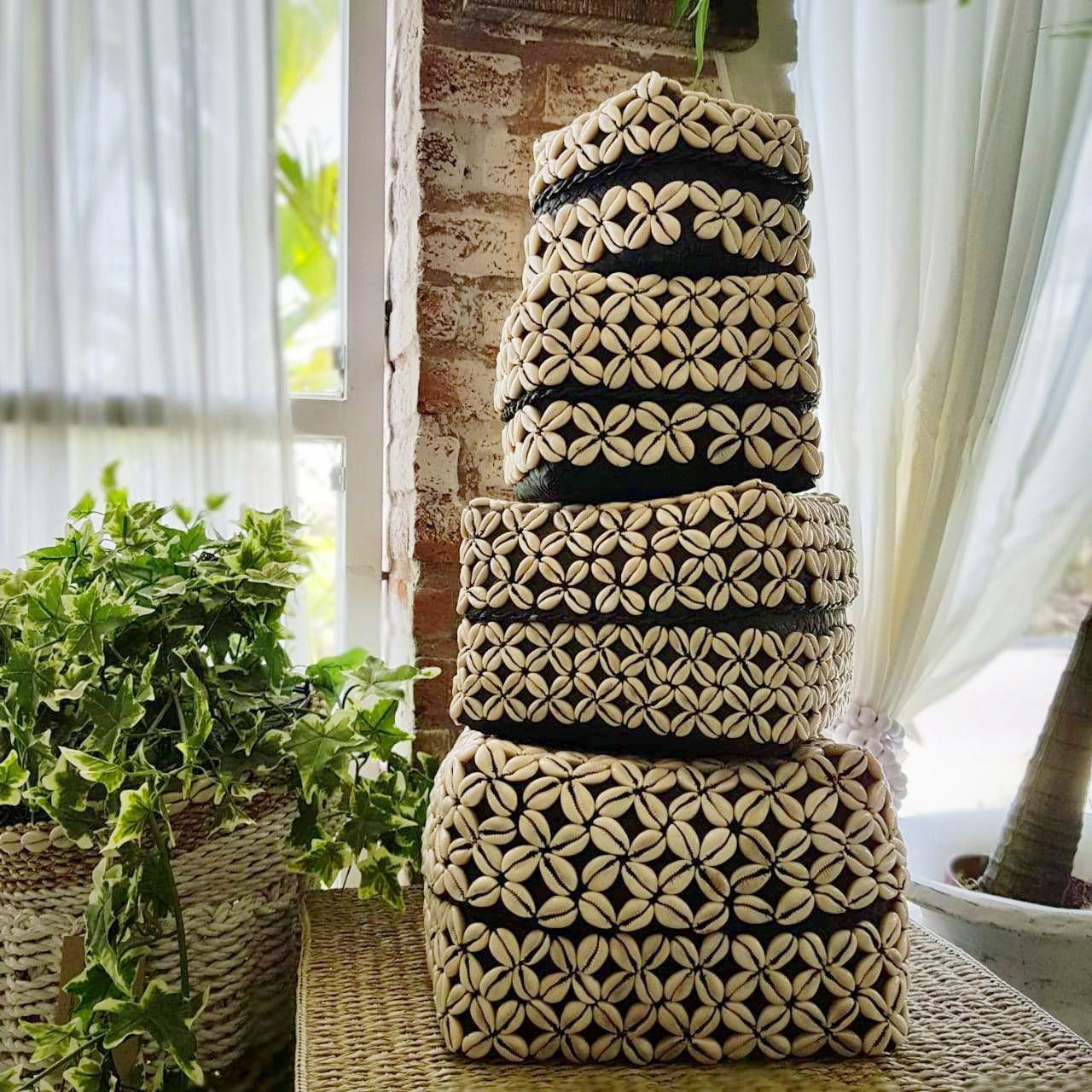 Handwoven Black & White Shell Storage Box Set of 3｜Boho Rattan Organizer｜Natural Decorative Baskets with Lids