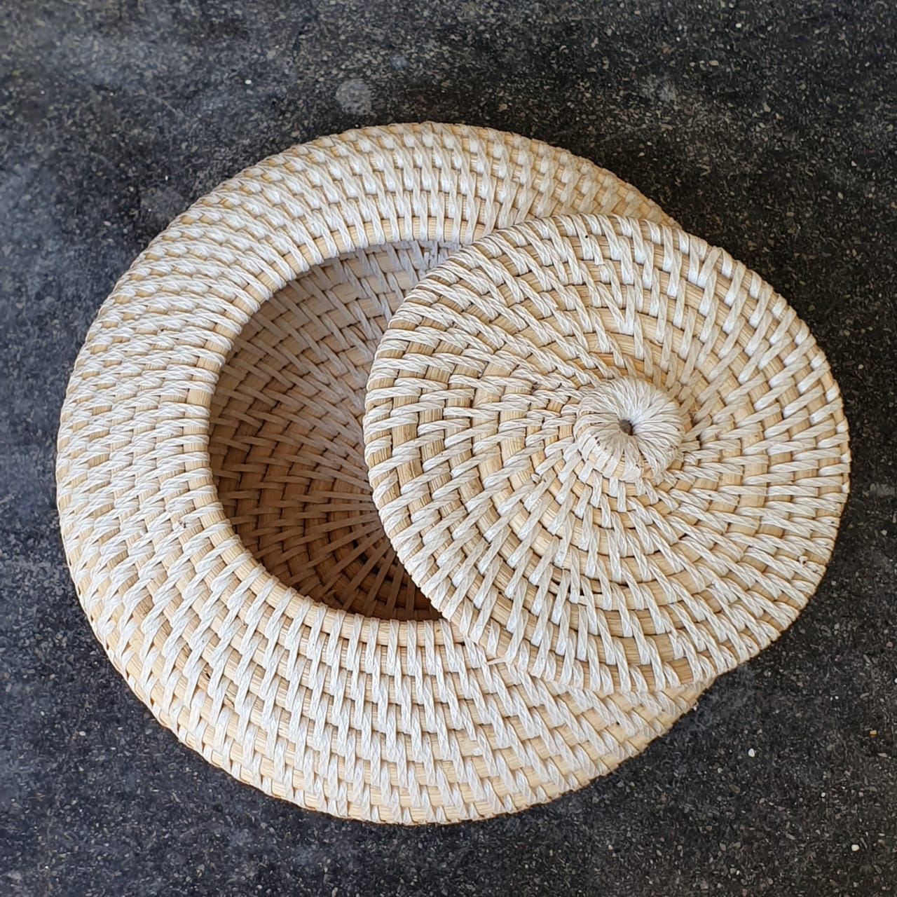 Handwoven Round Rattan Storage Box｜Natural Wicker Organizer with Lid｜Boho Decorative Basket for Home & Tea Storage