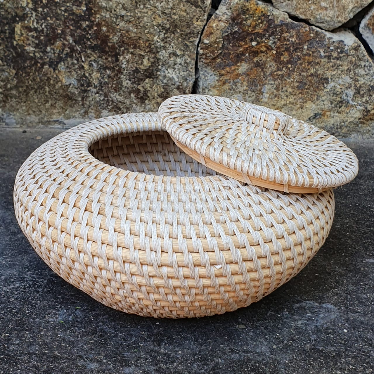 Handwoven Round Rattan Storage Box｜Natural Wicker Organizer with Lid｜Boho Decorative Basket for Home & Tea Storage
