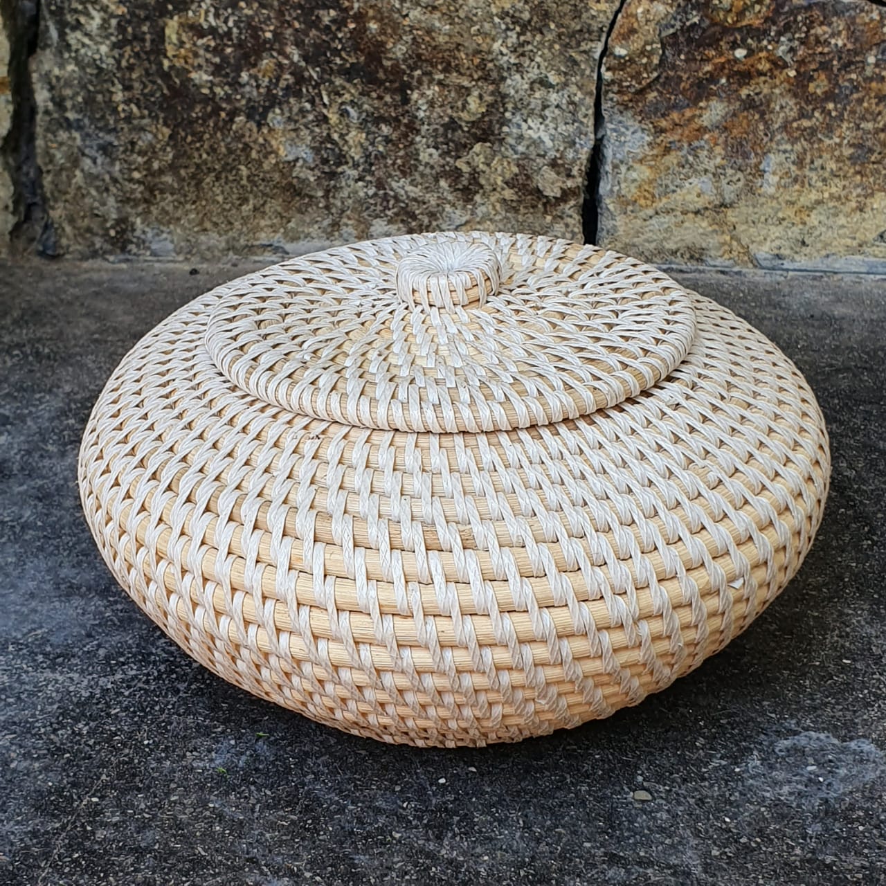 Handwoven Round Rattan Storage Box｜Natural Wicker Organizer with Lid｜Boho Decorative Basket for Home & Tea Storage