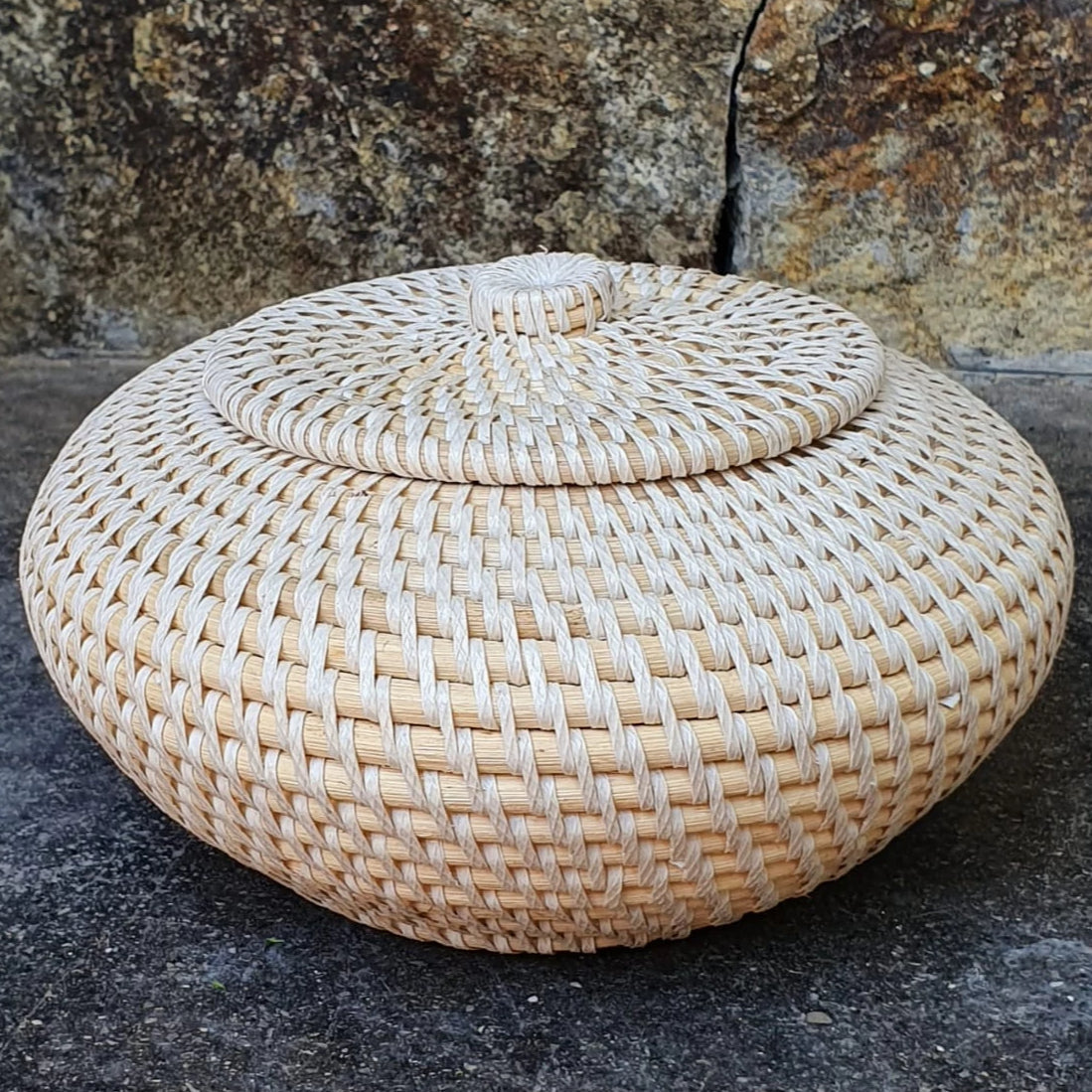 Handwoven Round Rattan Storage Box｜Natural Wicker Organizer with Lid｜Boho Decorative Basket for Home & Tea Storage