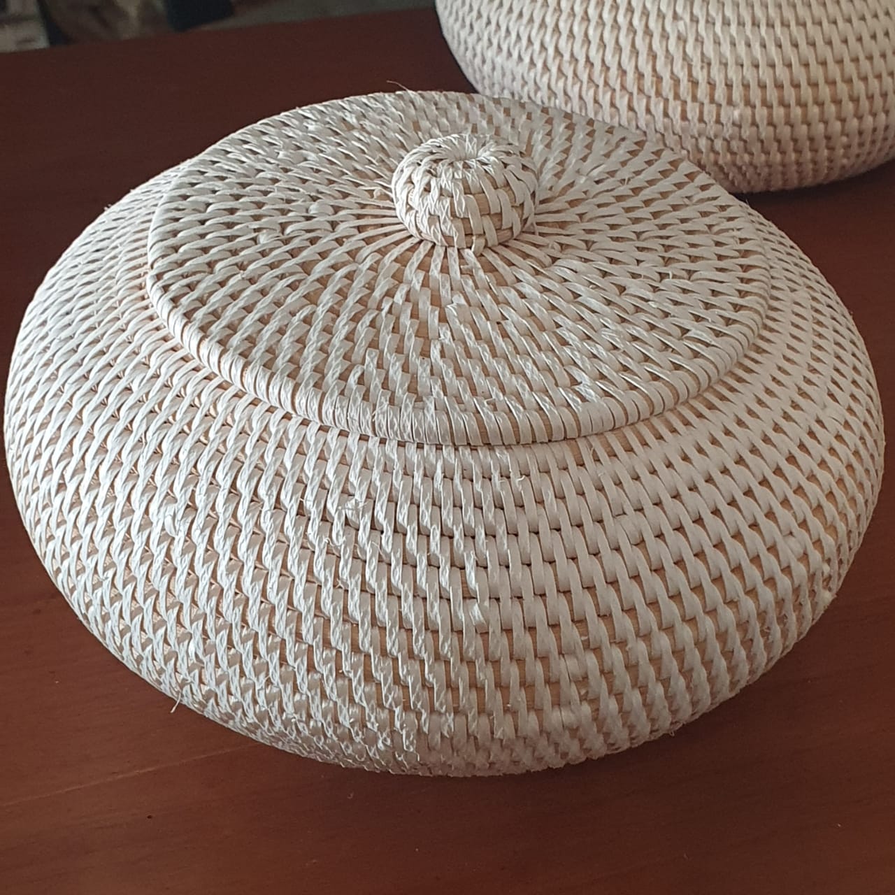 Handwoven Round Rattan Storage Box｜Natural Wicker Organizer with Lid｜Boho Decorative Basket for Home & Tea Storage